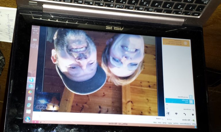 erwin en_connie_op_de_laptop