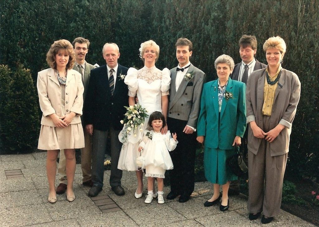FOTO 3 fam beukert 1989 bruiloft connie-erwin2