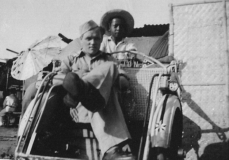 foto 7 theo eijsink in een bedja 1949