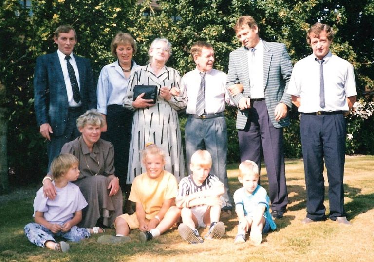 FOTO 13 familie met jan