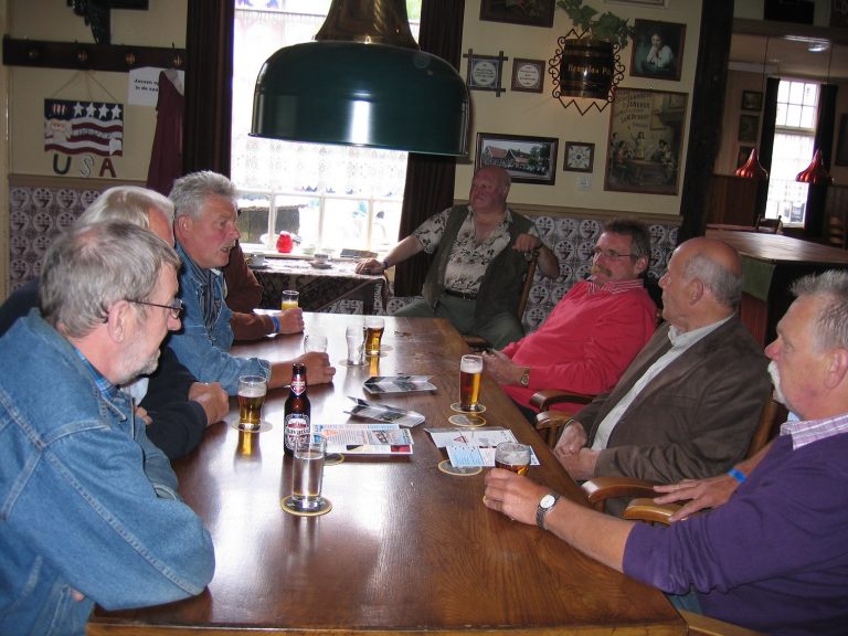 FOTO 11 JAAR 2009 GEZELLIGHEID AAN DE stamtafel