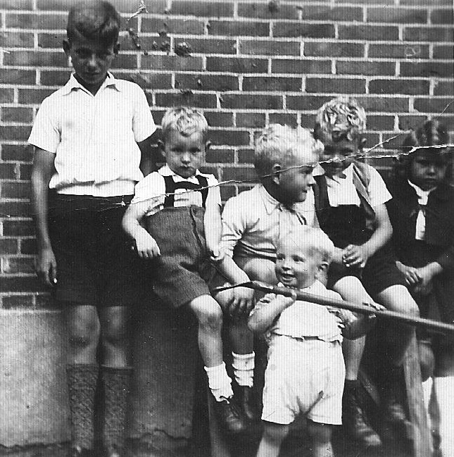 FOTO 6 kinderen gezinnetje varenbrink met frans brinkman bernard jan herman annelies smit en hennie