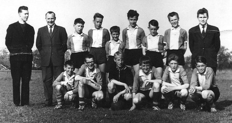 FOTO 9 elftal kampioen 63-64