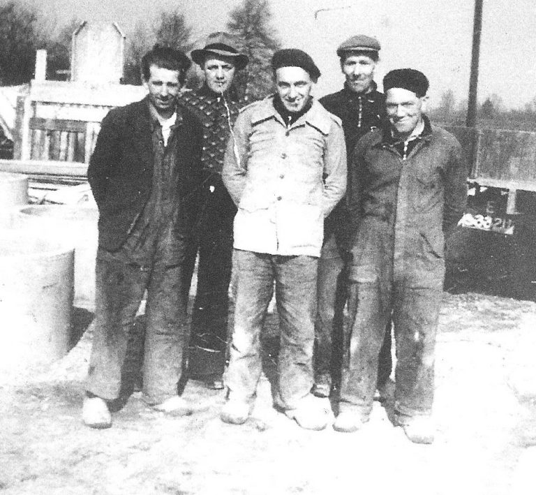 FOTO 14 eerste werknemers vlnr breukers bernard kamp johan kamp gerhard goorden gerrit freriksen