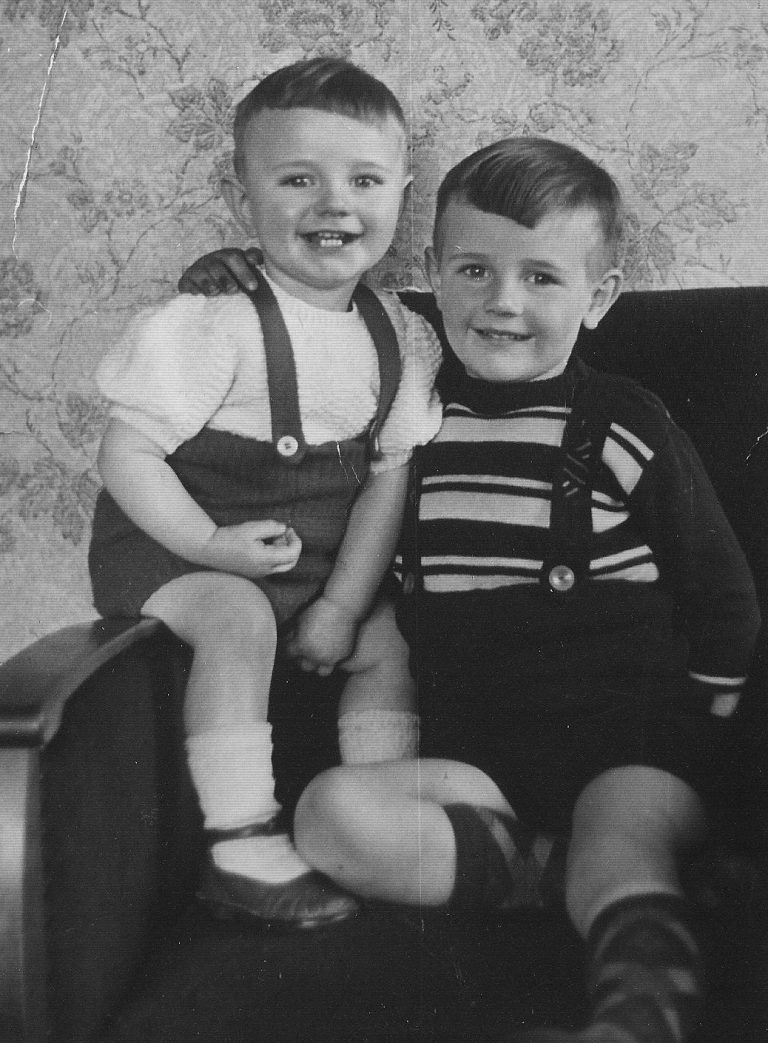 FOTO 6 1951 gerard en harrie