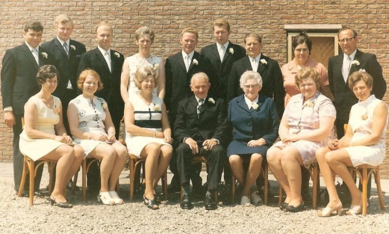 FOTO 8 40 jr getrouwd. vlnr jan bennie gerrit jo jan piet gerrit t avest - alie minie riek bernard trui mia minie Custom