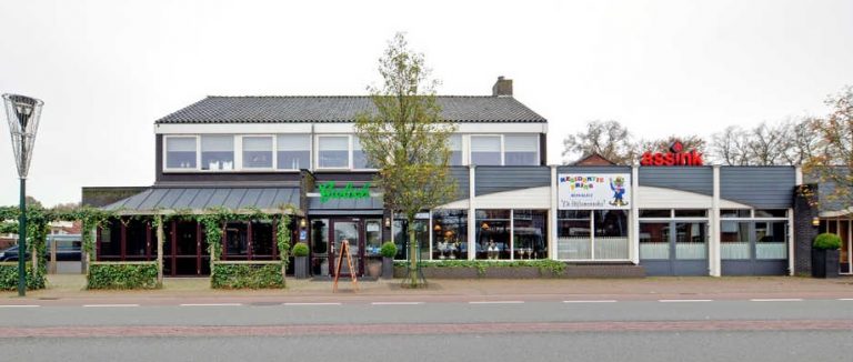FOTO 24 Vooraanzicht huidige zaak