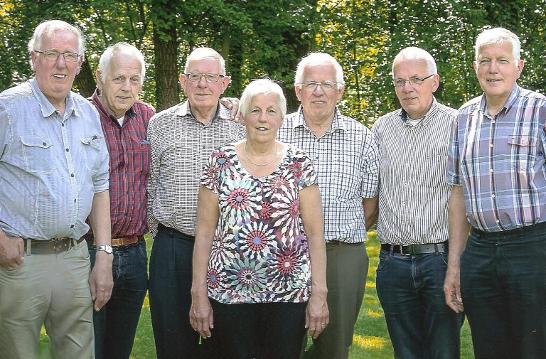FOTO 4 harrie en zijn broers zus