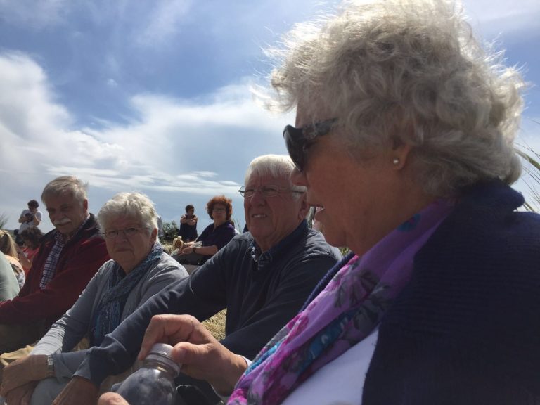 FOTO 8 ouders en fam jansen op oerol