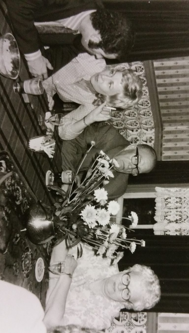 FOTO 8 rie en vriend en ouders