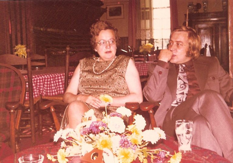 FOTO 9 harrie en zus jo