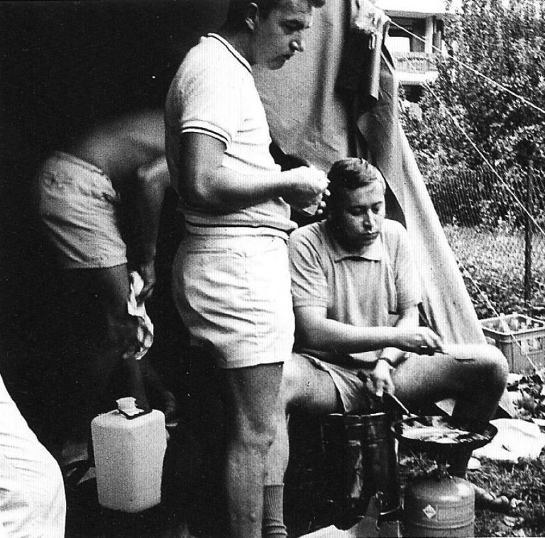 FOTO 3 kamperen plm 1962-63 oa hennie en karel