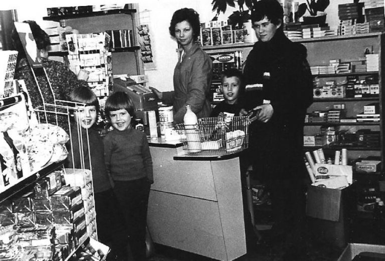 FOTO 4 in de winkel plm 62