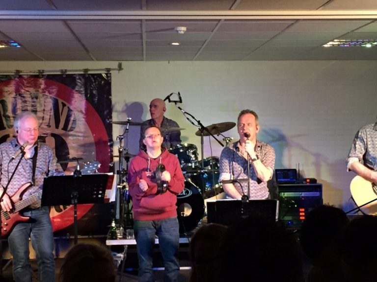 edb2eb909582e38e8cd4129b39e59914 XL