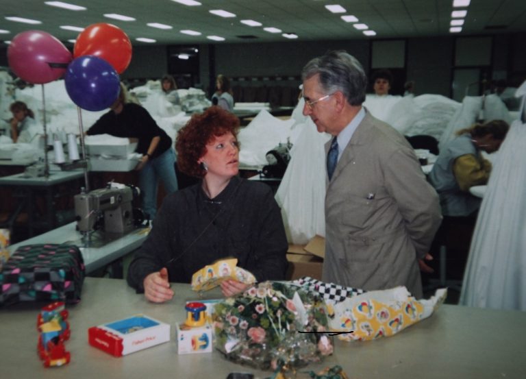 FOTO 6 marinus in gesprek met een jubilerende werkneemster
