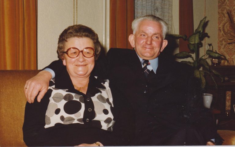 FOTO 6 vader en moeder jan lansink 1974