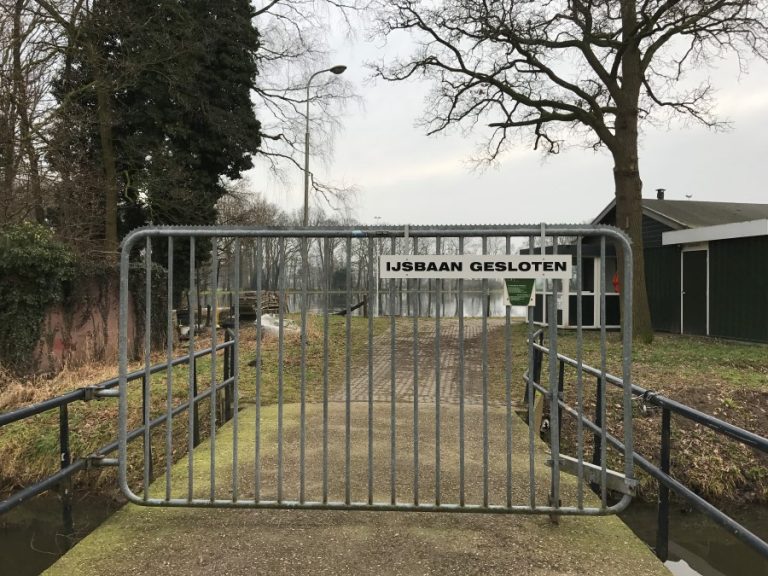 water op ijsbaan 2