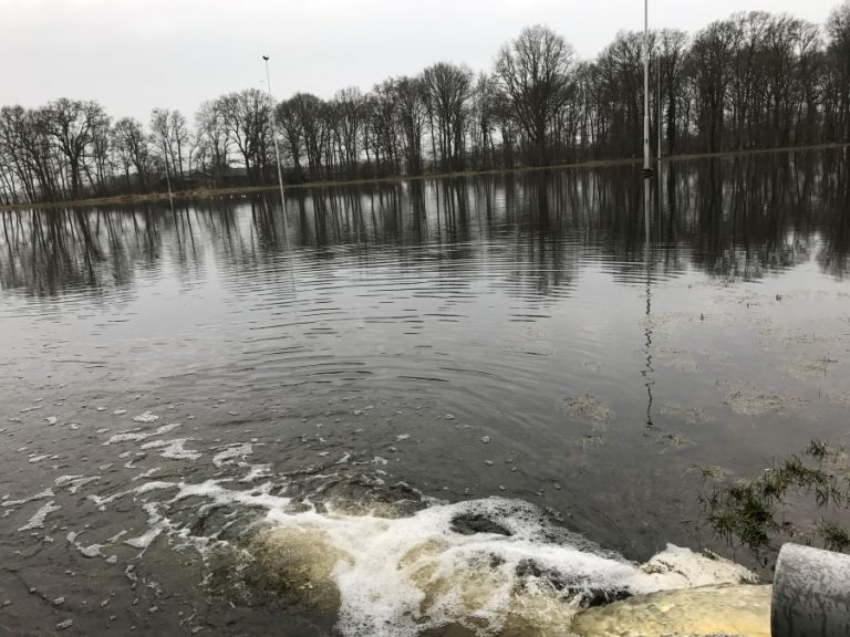 water op ijsbaan 4