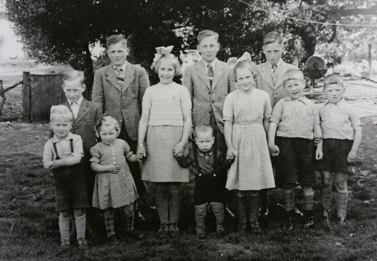 FOTO 7 11 kinderen 1951