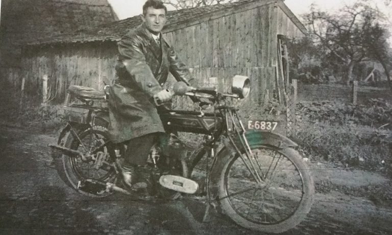 FOTO 5 vader marinus op gilera feb 1925