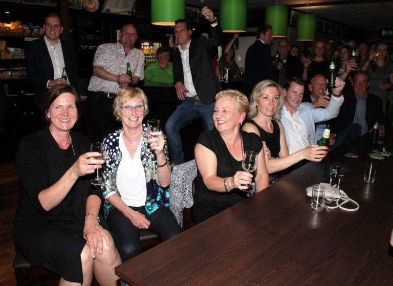 386b5e2309e2728a45f79947bc53a649 XL