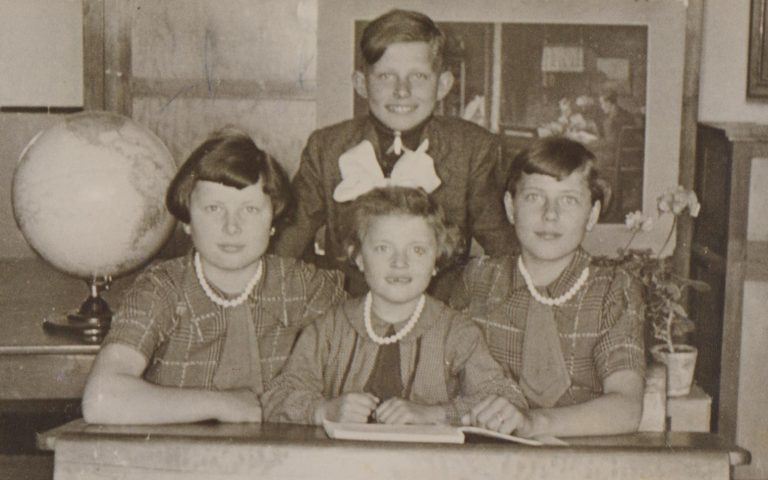 paulien met zussen en broer