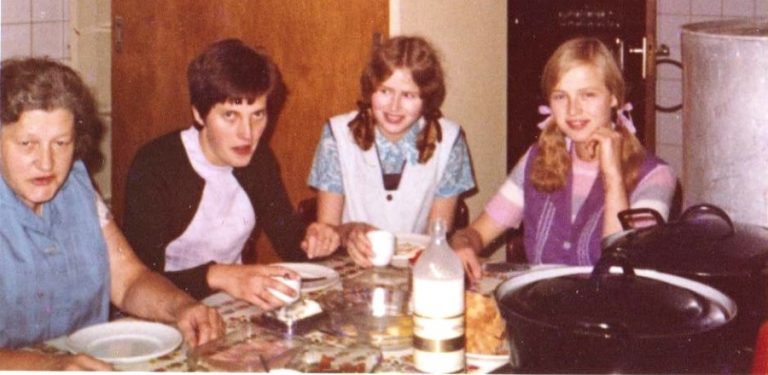 tante anna met lidy groothuis thea en annie pierik