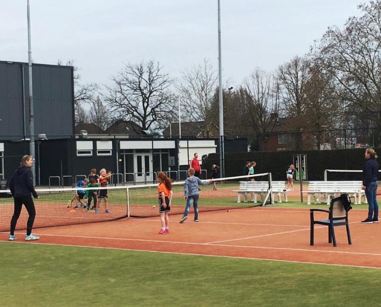 a tennis 2