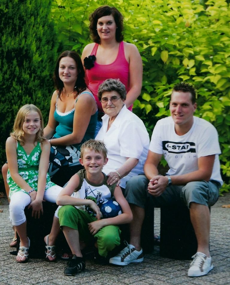 Grada met kleinkinderen