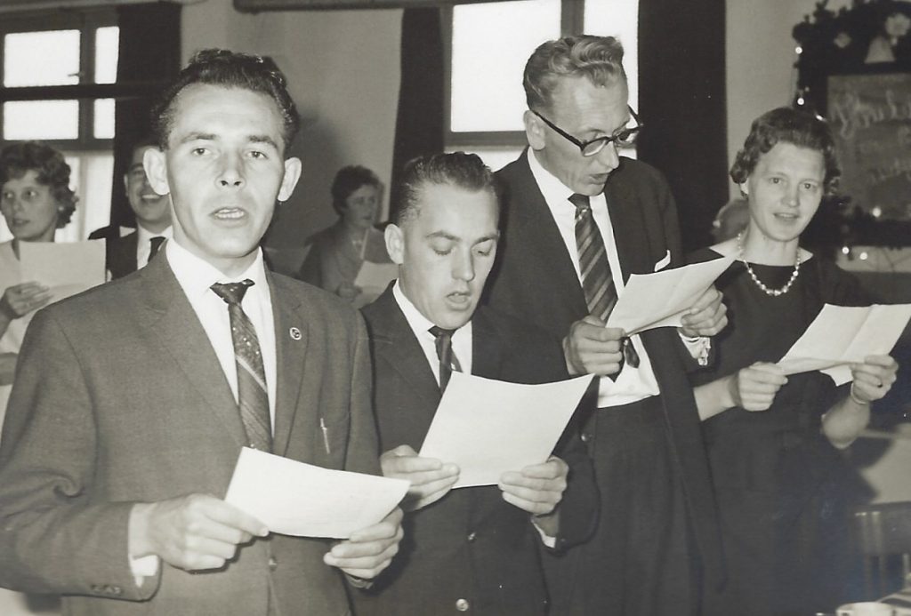 1963 op de bruiloft van gert en annie vlnr Harrie Banis Herman Mensink Frans en Annie Brinkman