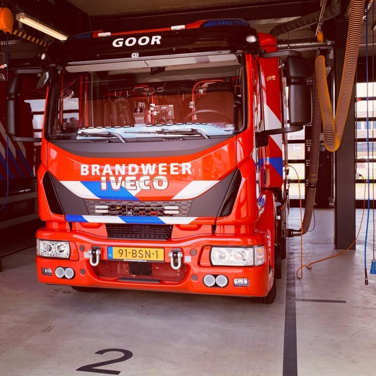 Brandweer In Actie Bij Grote Schuurbrand In Bentelo WegdamNieuws brandweer-in-actie-bij-grote-schuurbrand-in-bentelo-wegdamnieuws