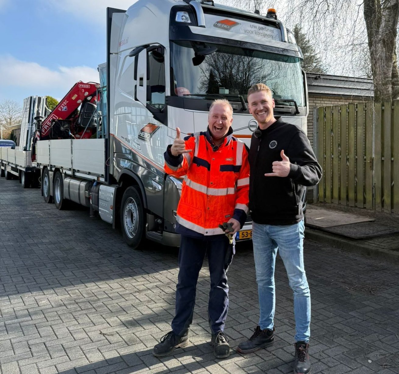 VIDEO | Beroemde vlogger Martijn Kuipers dag met Peter Roorda van HEBO Kozijnen op pad